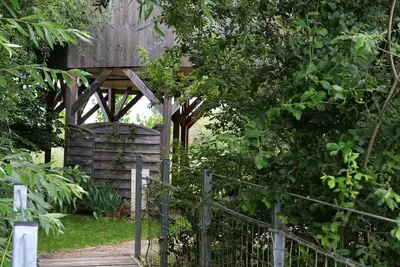 Image de Cabane perchée Vaudésir avec spa privé