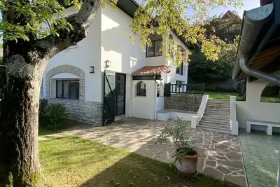 Image de Maison - Rez de jardin au calme, plage et centre ville à pied