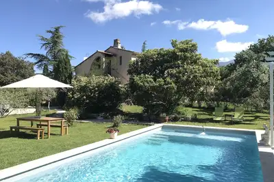 Image de Gîte Lubéron à Bedoin au pied du mont Ventoux avec piscine superbe vue Ventoux