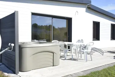 Image de maison bord de mer avec jacuzzi
