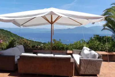 Image de Villa de standing avec piscine privée en bord de mer