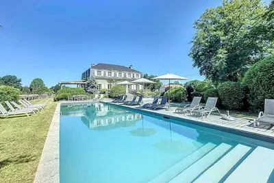 Image de Manoir en Campagne avec piscine! Proche de Mer et Montagne