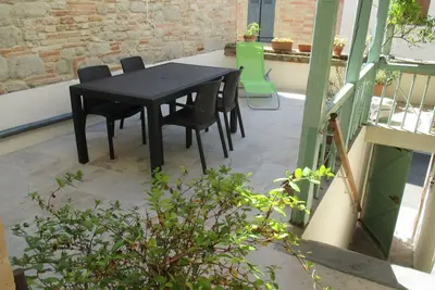 Image de Gite en quercy blanc avec terrasse ensoleillée ; 4 chambres.