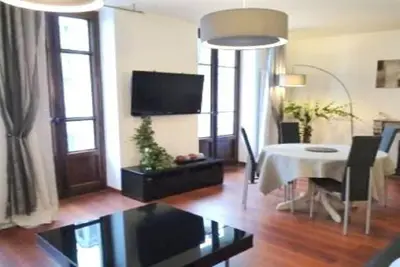 Image de Hyper center. Modern comfort but the charm of the old.