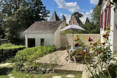 Image de Gîte au calme, proche centre ville, avec beau jardin face au Clos Lucé!
