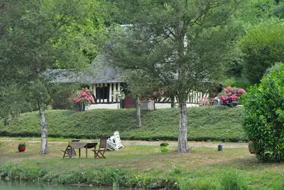 Image de Maison normande en pleine nature avec plan d'eau