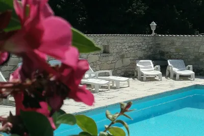 Image de Gîte classé 3 étoiles*** avec piscine chauffée près des Gorges de l'Ardèche