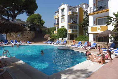 Image de Apartment in Marbella Costa Del Sol on the Elviria seafront for 4 people.