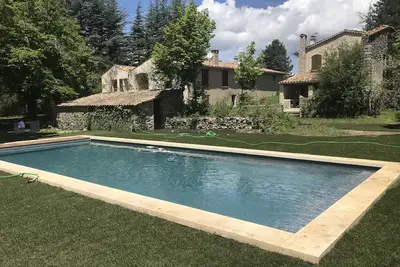 Image de Maison ancienne entourée de 8 hectares de lavandes- piscine