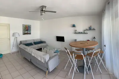 Image de Beau et grand T3 entièrement Climatisé, plein centre à 80 m de la plage