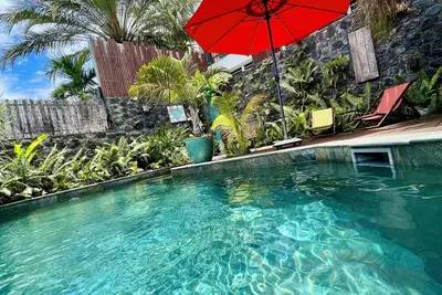Image de Logement de charme  \"La Baleine\" avec piscine et vue mer, lagon à 200m
