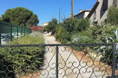 Image de Maison cosy avec terrasse et petit jardin clos à 300 mètres plage sable
