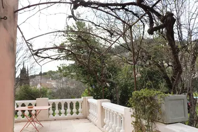 Image de Maison avec jardin clos en plein village