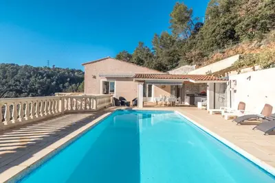 Image de Villa de 110 m2 avec piscine et vue imprenable, sans vis Ă vis