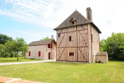 Image de Belle demeure près de Beaune, deux maisons. \nHébergement pour 8 personnes.
