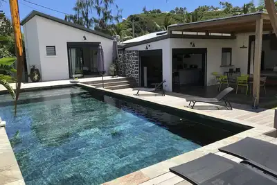 Image de Villa 'Le Ravenale' avec piscine proche lagon et plage à Saint-Gilles-les-bains