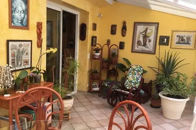 Image de Joli maison dans quartier calme avec arrêts bus à la porte et commerces proches