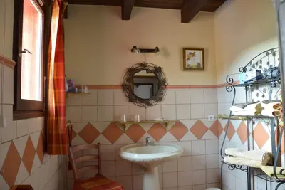 Image de Chambres d'hôte de charme proche de la mer et de la montagne. cHAMBRE 1