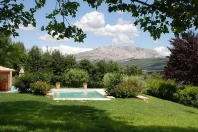 Image de Prop calme avec vue imprenable sur Sainte Victoire située à Meyreuil