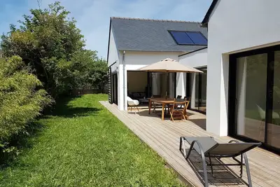 Image de 400 m de la plage, maison de plain-pied ouverte sur jardin clos