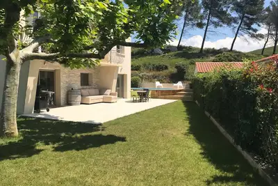 Image de Villa au calme avec Piscine & jardin a proximité des plages et centre ville