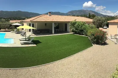 Image de Belle Maison Pour Deux Personnes Au Calme Avec Piscine