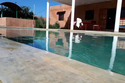 Image de Villa au calme avec Piscine et végétation luxuriante