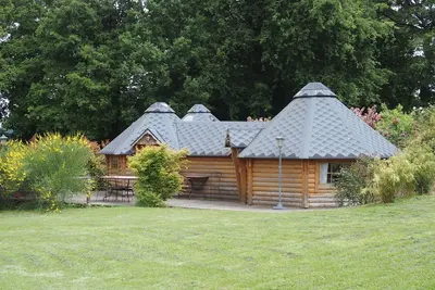 Image de Hutte 5p à la Ferme de Trénube avec piscine en  Brocéliande