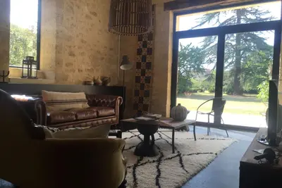 Image de Chai rénové au coeur de l'entre deux mers sur les rives de la Dordogne