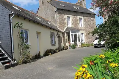 Image de Maison familiale proche de la mer du port et des commerces avec vue sur la mer