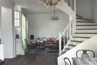 Image de Maison de campagne à Paris 100 mètres carré, wifi, parking gratuit