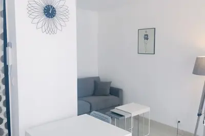 Image de Coup de cœur pour ce studio rénové plein cœur de ville à quelques pas de la mer