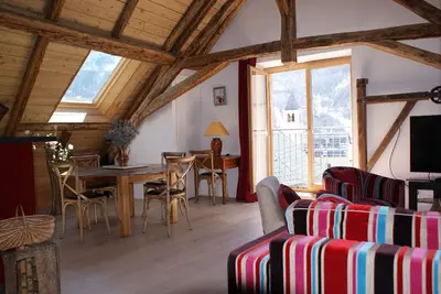 Image de Chardons Bleus, belle batisse, coeur du village, appartements de charme