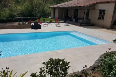 Image de maison avec piscine simpat à louer