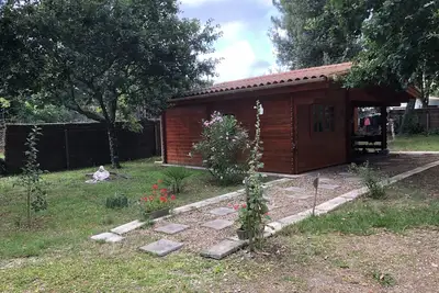 Image de Chalet bois dans un environnement boisé