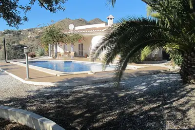 Image de Tres Belle  Villa Dans Un Endroit Calme Avec Vue Imprenable Mer Et Montagne