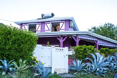 Image de villa caribéenne contemporaine tout confort