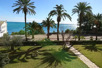 Appartement familial neuf première ligne de mer