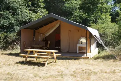 Image de Tente Safari dans un vaste emplacement