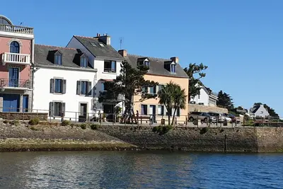 Image de Très jolie maison rénovée, Superbe situation avec vue chenal et Ville Close