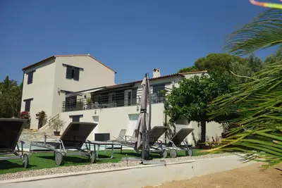 Image de Belle et Grande Villa  Vue Mer  Piscine aux Issambres! Book Now