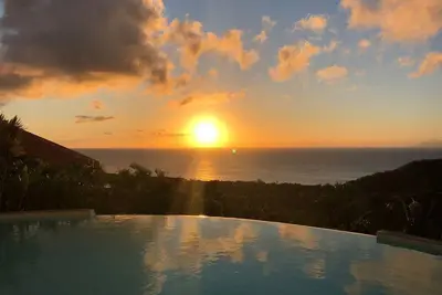 Image de Villa Cocoon bénéficiant d'une des + belles vues de la Guadeloupe avec piscine