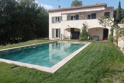 Image de Confortable mas provençal, splendide piscine, 5000m², clim, au calme, sud