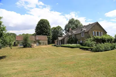 Image de Bourgogne : moulin au milieu des prés / 12 lits