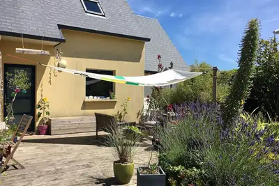 Image de Maison aux touches colorées, familiale, proche de la mer