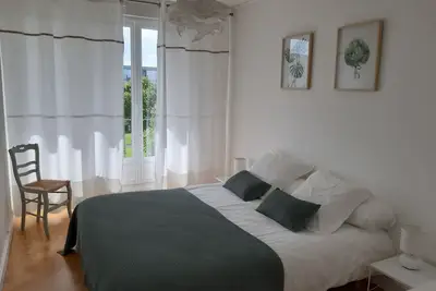 Image de 50m2 apartment close to Memorial, Palais des Sports, Zenith, shops on foot