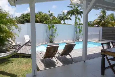 charmante petite villa 2 chambres avec piscine privée dans quartier résidentiel