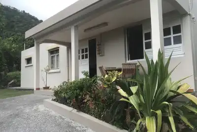 Image de Villa, 3 chambres dans coin calme arboré et fleuri - vue mer et campagne