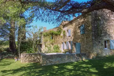 Image de Le Mas Charpin est situé dans le Sud Luberon à Puyvert; Lourmarin est à 2 km.