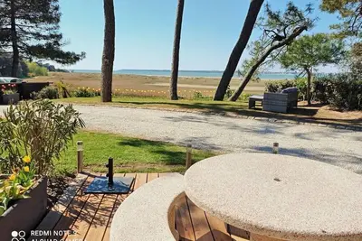 Image de Rare! ! ! Villa 170m2 les pieds dans l’eau avec piscine dans impasse privée.